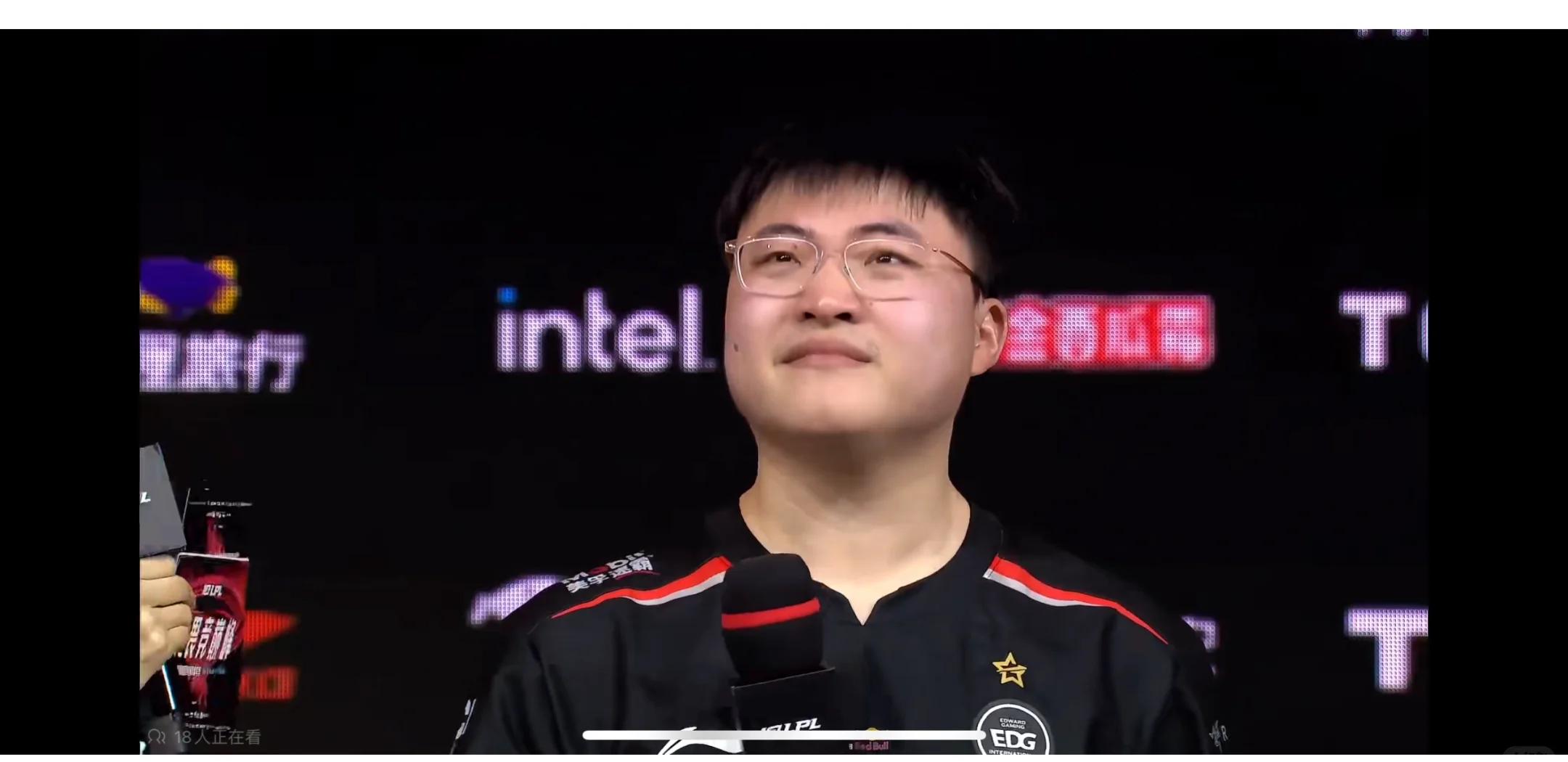 Uzi迎来七赛季高光表现，MAD球迷沸腾！