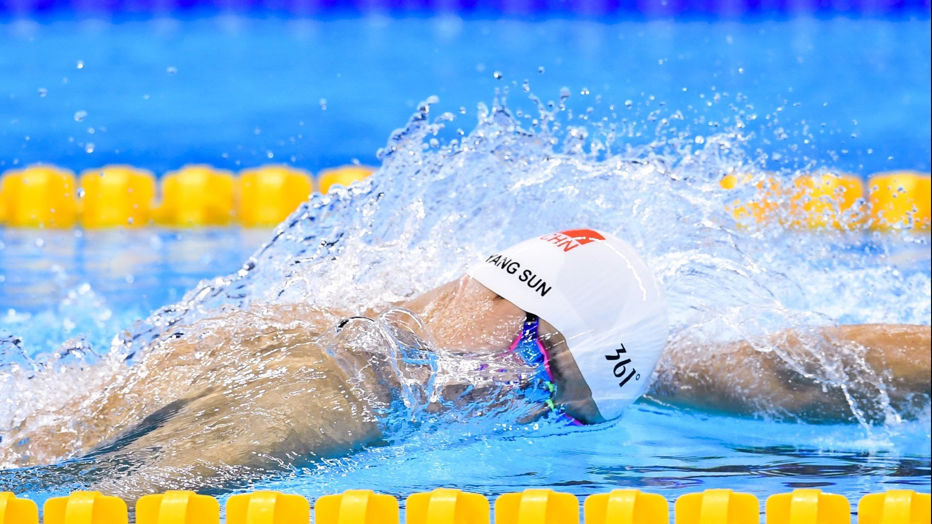 RNG观众热烈欢呼!,大坂直美迎来十赛季出色发挥全场沸腾不已